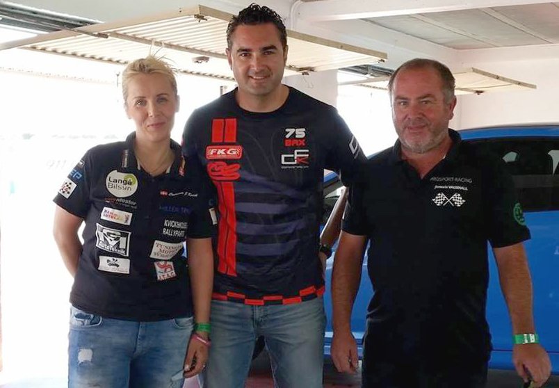 Forinden tager Jeannette Kvick forbi Spanien for at færdiggøre et specialevent. Her er hun sammen med Daniel Ceballos, Karting Granada, og Aidrian Stockwell fra Circuito Mike Guadix